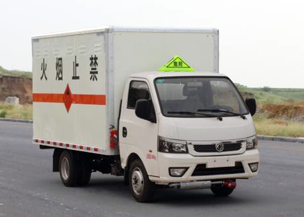 東風(fēng)途逸小型3米易燃液體運(yùn)輸車(chē)